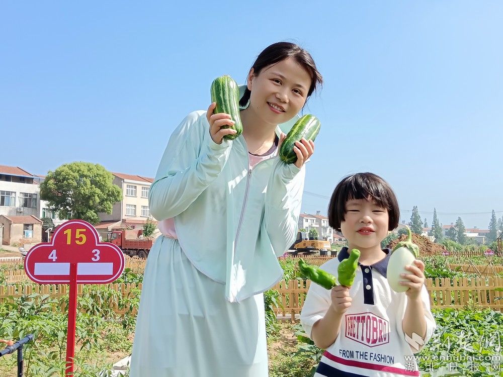 收獲的喜悅。通訊員 程愛華 攝.jpg.jpg