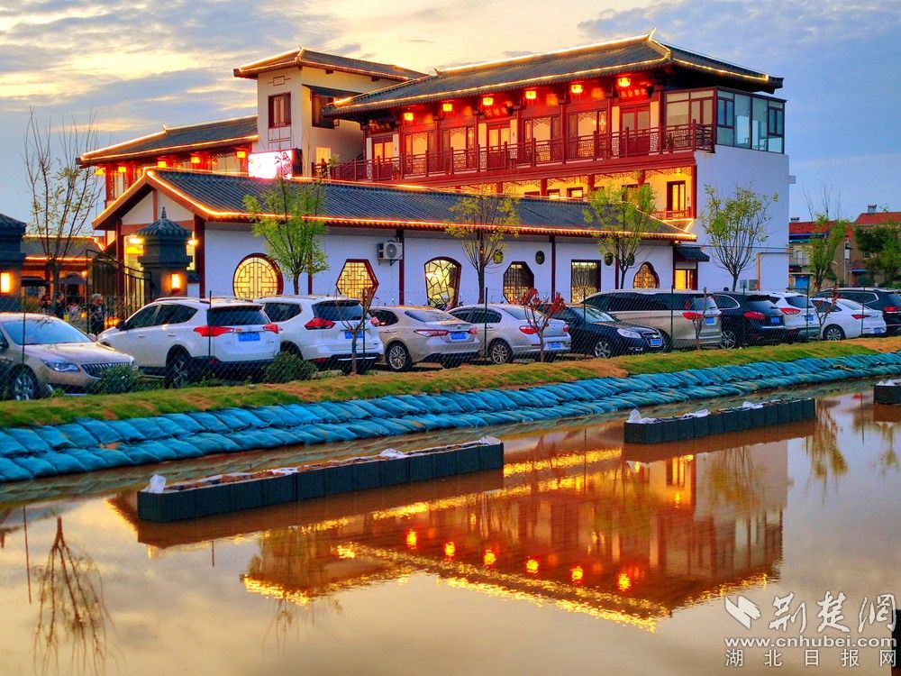 夜幕下的陶樓莊園。通訊員 程愛華 攝.jpg.jpg