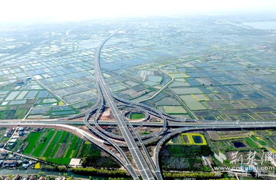 鐵、水、公、空立體式交通運(yùn)輸通道連線成網(wǎng)_副本.jpg