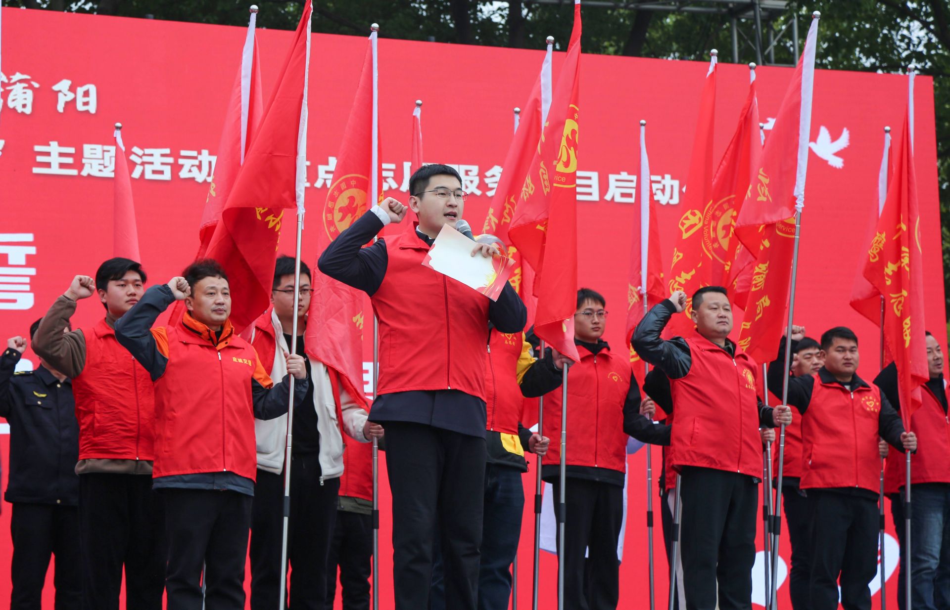 活動(dòng)現(xiàn)場志愿者宣誓 許靖攝.jpg.jpg